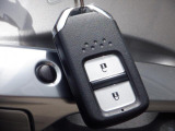 キーをポケットに入れたままでもエンジンON/OFF、ドア施錠/開錠可能♪便利なスマートキー