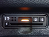■【ETC車載器】が装備されています。セットアップをしてお渡しとなり、ETCカードを差し込むだけで高速道路の利用が可能です。