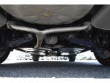 車両後方からの下回りです。マフラー防錆塗装や下回り防錆施工等も可能でございます。