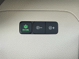 ECONスイッチです。クルマ全体の動きを低燃費モードにしてくれます♪