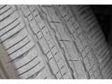 タイヤの残り溝の状態の写真、当店での実測で4mmほどの残り溝です