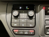 プラズマクラスター搭載フルオートエアコンディショナーとなっております。運転席と助手席でそれぞれで温度設定ができますので、快適にドライブをすることができます。