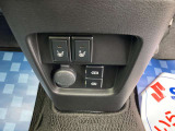 運転席・助手席にはシートヒーター機能が付いています。寒い日の心強い味方です♪