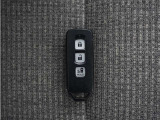 ◆スマートキー◆カギをバッグやポケットに入れたままでもドアロックの開閉ができる『スマートキー』付き!雨天や暗くなってもカギを取り出す必要がなくドアの開錠&エンジンも始動できます