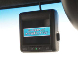 ◆ドライブレコーダー◆映像・音声などを記録する自動車用の装置です。 もしもの事故の際の記録はもちろん、旅行の際の思い出としてドライブの映像を楽しむことができます。