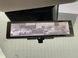 [スマートルームミラー]車両後方をミラーに映し出すため、悪天候の時でも視界は良好♪
