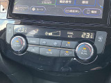 オートエアコンもついておりますので、快適な温度で運転が出来ます。
