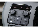 フルオートエアコンを装備。車内の温度設定だけでなく高性能集塵フィルターも装備しており車内はいつも快適空間♪
