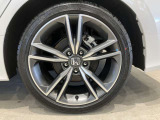 アルミホイール付!鉄ホイールと違って軽いので燃費にも影響してきます。ガソリンの高騰に少しは貢献します!デザインもさり気なく、スタイリッシュな感じとなっています。