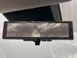 【インテリジェントルームミラー】はリアカメラが車両後方を映し出すので、いつでもクリアな後方視界を確保!夜間や悪天候の運転でも安心です♪