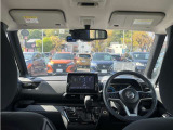 視界広々で運転しやすいインパネ