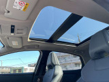 開放感あふれる電動サンルーフです♪