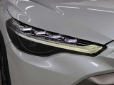LEDヘッドランプには「オートマチックハイビームシステム」を搭載。夜間走行時にハイビームで走行可能と判断した場合、ロービームとハイビームを自動的に切り替え、前方視界確保をアシストします。