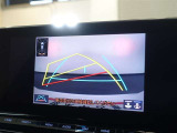 バックモニターで、後方を確認しながら安心して駐車することができます。運転初心者も熟練者も必須の機能ですよ!