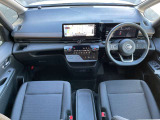 前席内装の全体像です。是非実車をご覧にお越し頂き実際にお座りください。