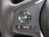 オーディオ操作、ハンズフリー機能スイッチもハンドルに装備しています。画面タッチしなくても操作できますので、運転に集中できます。