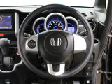 【運転席まわり】Honda独自の設計思想に基づき、自然に手を伸ばした先に操作したいものがあるようレイアウトを追求 !