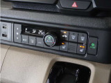 ◆オートエアコン装備◆ お好みの温度を設定をするだけで、後は、自動で風量を調節してくれます!快適にドライブが楽しめます。