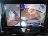 まるでお車を真上から見下ろしたかのような映像をナビに映し出してくれますので狭い駐車場でも周囲を確認する事が出来ますので非常に安心です♪