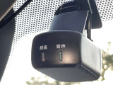 ドライブレコーダー装備です!もしもの時やあおり運転など、映像記録は証拠になるのであると安心ですね!