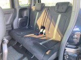 後部座席も、足元ゆったりで快適に座れます。チャイルドシ-トの取付けにも対応!後部座席にお乗りの方も快適なドライブに!