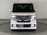 とっても明るいディスチャージヘッドライト(HID)です。 また、フォグライトもついています!