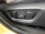 パワーシート搭載。微妙な調整が手軽にでき、快適なシートポジションで運転することが可能です。