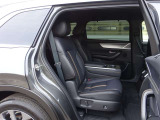 後部座席はゆとりがあるので長時間乗っていても快適。