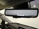 デジタルインナーミラー付き。後方視野角が広く、後席に同乗者がいても後方を確認しやすく安心です。