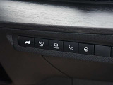 運転席の右側にはリモコンオートバックドア、オートブレーキホールド等のスイッチが付いています。