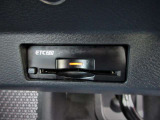 スッキリと収まったETC2.0ユニット。 やはり便利さからマストアイテムになってきましたね。