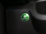 【ECON】スイッチを押すとエンジン、エアコンの作動を制御して、省エネ運転をしやすくするように制御します。