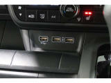 スマートフォンなどの音楽再生が可能なUSB接続ジャック装備車両です♪♪♪