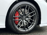 純正19インチアルミホイール・ロゴ入りレッドキャリパー