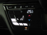 ★エアコンはオートタイプが装着済みです!オートモードにしておけば、車内温度を設定するだけで風の料や吹き出し口の切り替えを機械が行ってくれます!一年中快適な環境を作れますよ♪