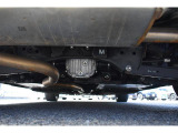 車両後方からの下回りです。マフラー防錆塗装や下回り防錆施工等も可能でございます