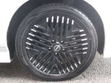 純正のアルミホイール装着です
