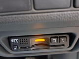 ETC車載器のお写真です。高速道路など、有料道路を通過する際には大変便利な装備ですね♪