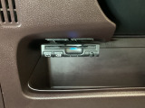 ハンドルの左下にETCがついています。高速道路の料金所の通過も楽々です。 カードの取り出しもしやすい場所についています。