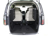 リアシートの後方に日常生活には充分なラゲッジスペースがあります