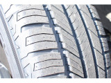 タイヤの残り溝の状態の写真です、新品タイヤなのでもちろん10分山です