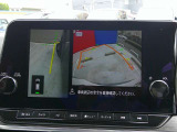 【アラウンドビューモニター】空から見下ろすような視点で、スムースな駐車と安全確認をサポートします。