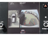 全周囲モニター付で、車庫入れも駐車もラクラクです。