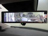 スマートルームミラー付きで後部座席に乗車してても後方がしっかり見れます
