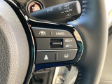 ステアリング右側がクルーズコントロールスイッチです。アクセルペダルを踏まずに一定速走行が出来るので、高速道路での走行がグッと快適になります。