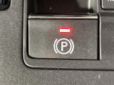 【電動パーキングブレーキ】パーキングブレーキを指先だけで操作可能です!力の弱い人にも安心してブレーキをかけていただけます!