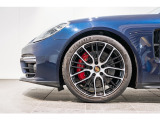 21インチPanamera Exclusive Design スポーツホイール搭載です。