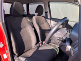 運転席も広々、ドライブも楽しめますね♪実際お座りいただくのが、分かりやすいと思います。お気軽にご来店ください!