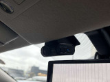前方と車内と後方を録画できるドライブレコーダーも装着されていますので安心して快適なドライブが楽しめますね。