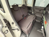 [後列シート]広々とした後部座席です!ゆったりくつろげます。